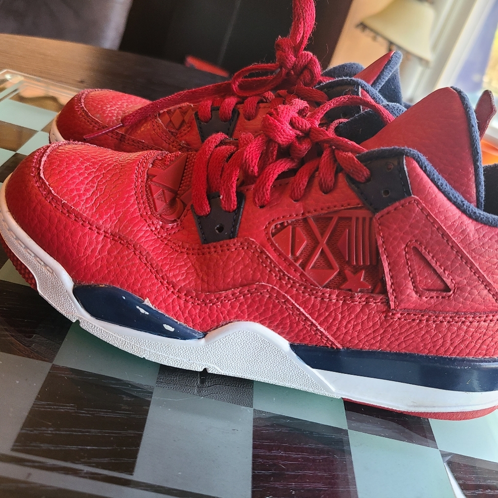 Kids Nike Jordan's 2y Red Sneakers - Picture 4 of 15